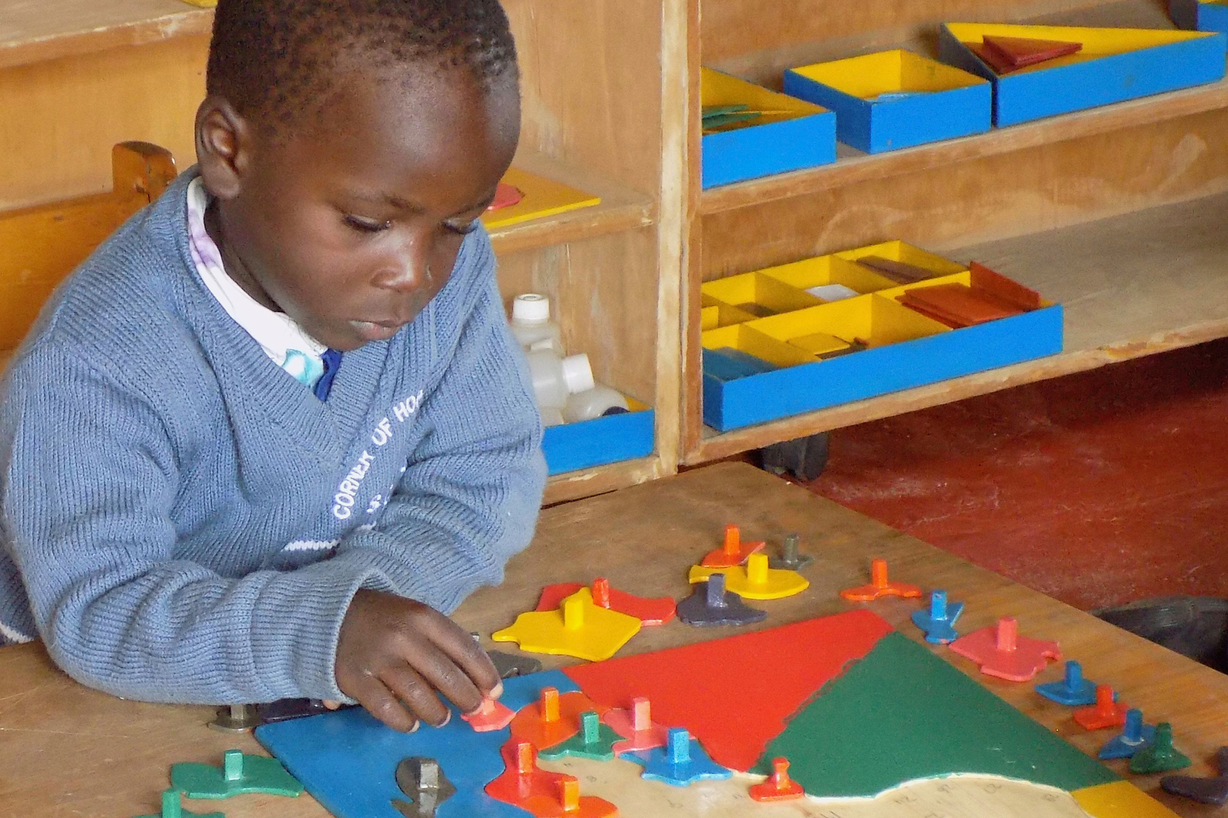 Child using puzzle map