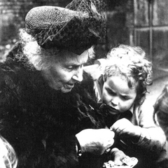Maria Montessori with Children 05